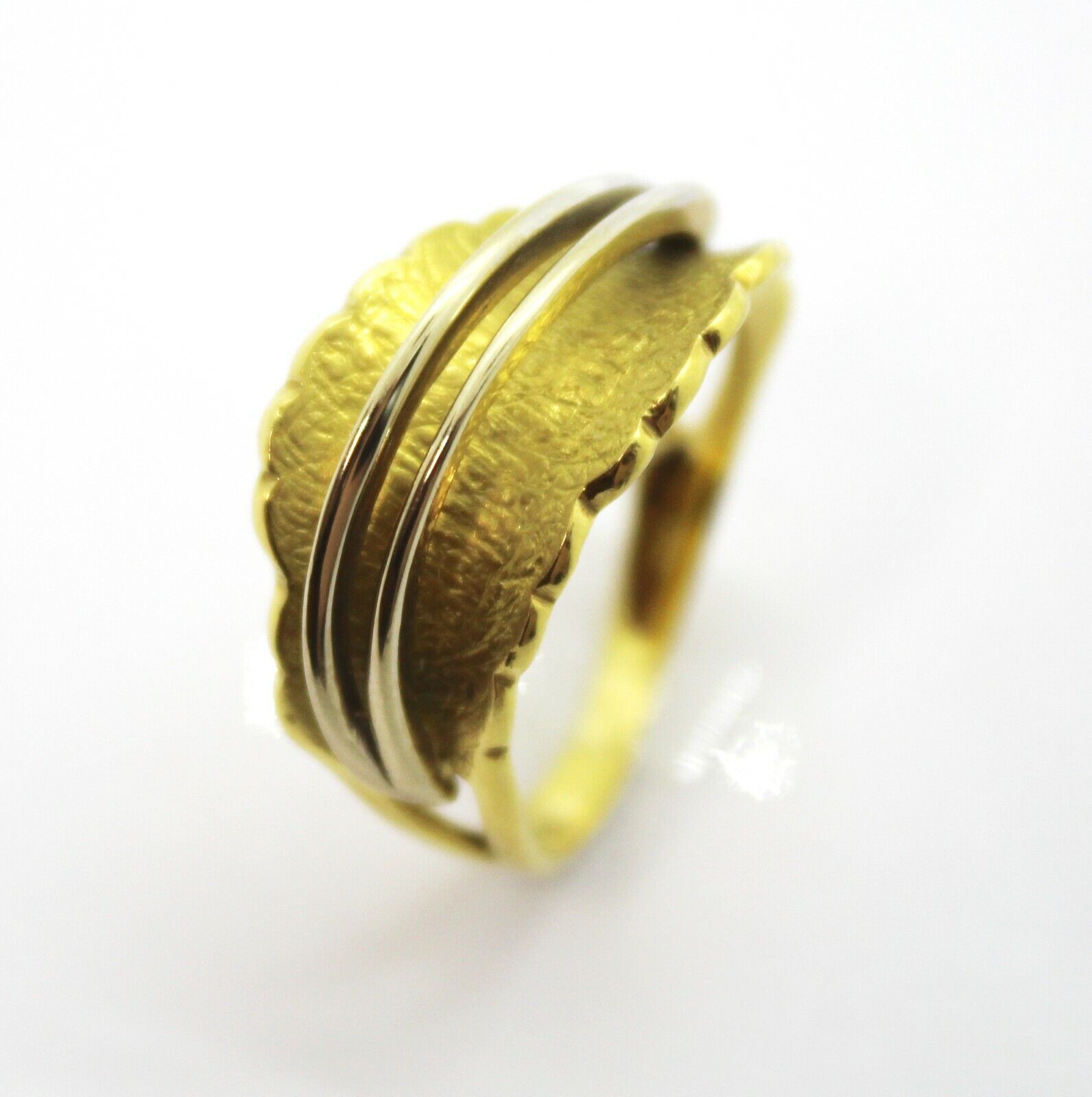 Anello in Oro Giallo e Bianco 18k con Lavorazione Opaca e Lucida